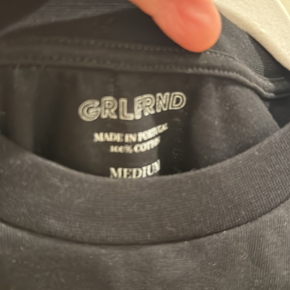 GRLFRND Denim Black Cropped Tee with Shoulder Pads - Picture 3 of 4